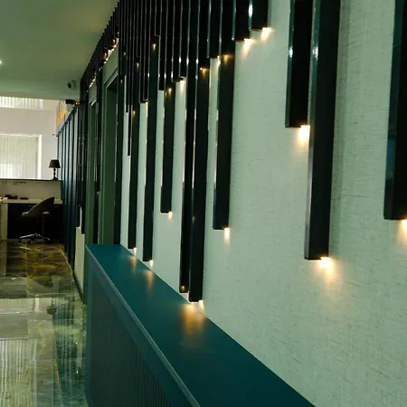 מלון Velmore & 4*