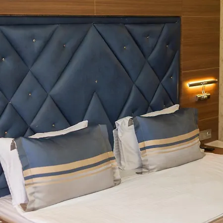 Hotel Velmore & 4*