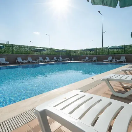 Velmore & מלון 4*