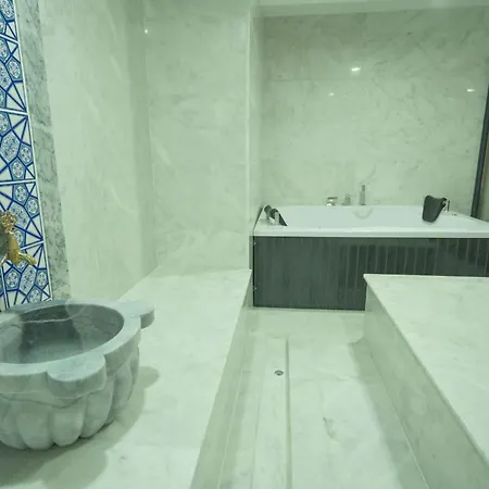 מלון Velmore & 4*