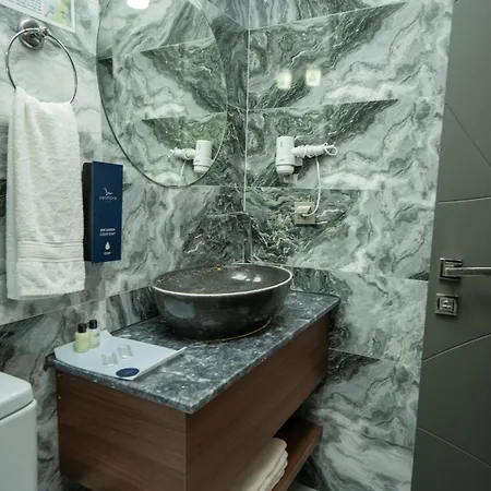 Hotel Velmore &