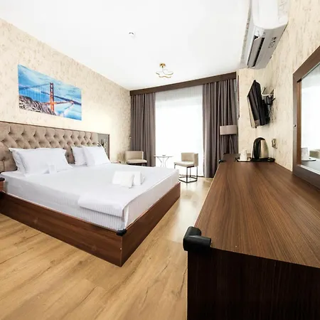 Velmore & מלון 4*